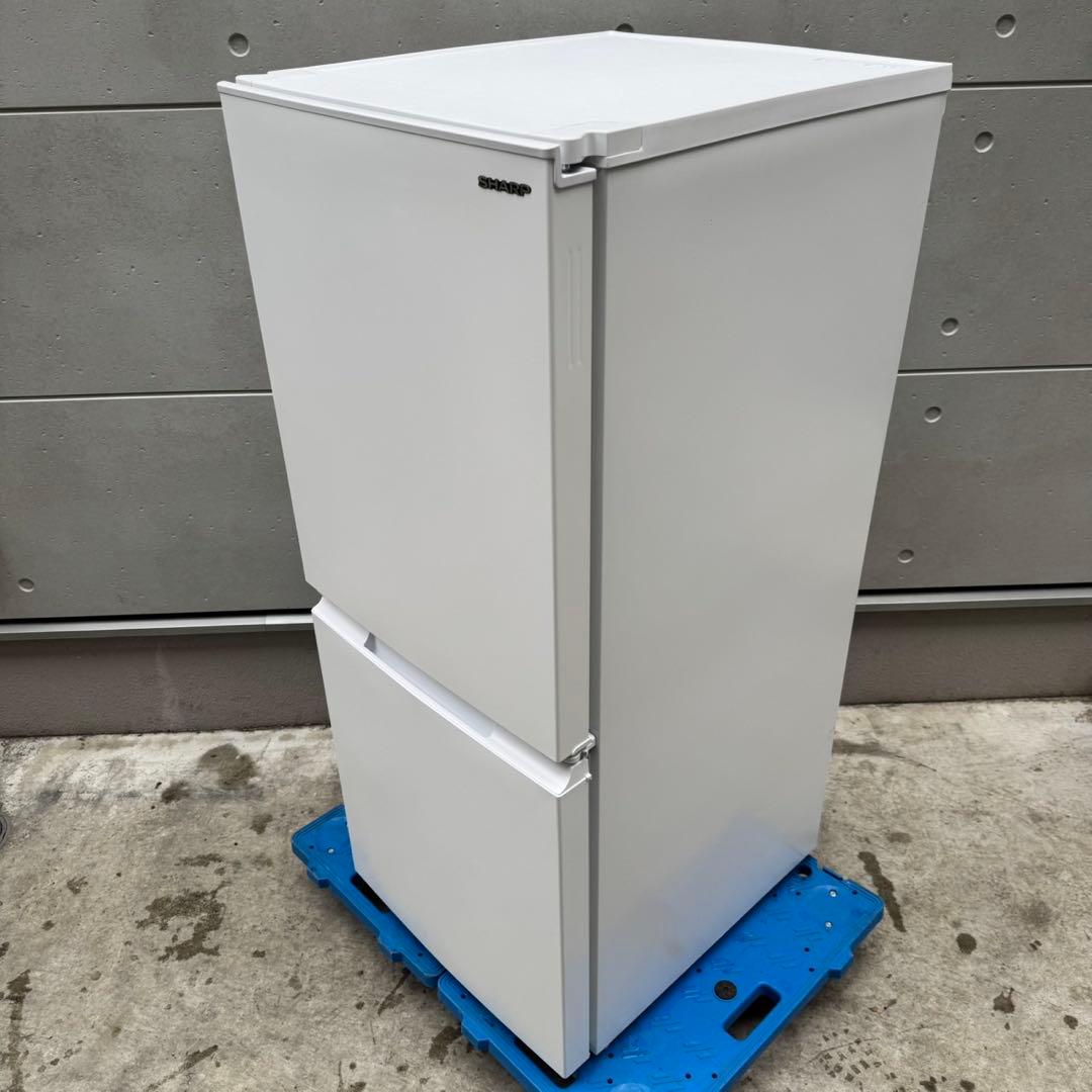 242⭐️2024年製美品★シャープ　冷蔵庫　右、左開き　自動霜取り　一人暮らし