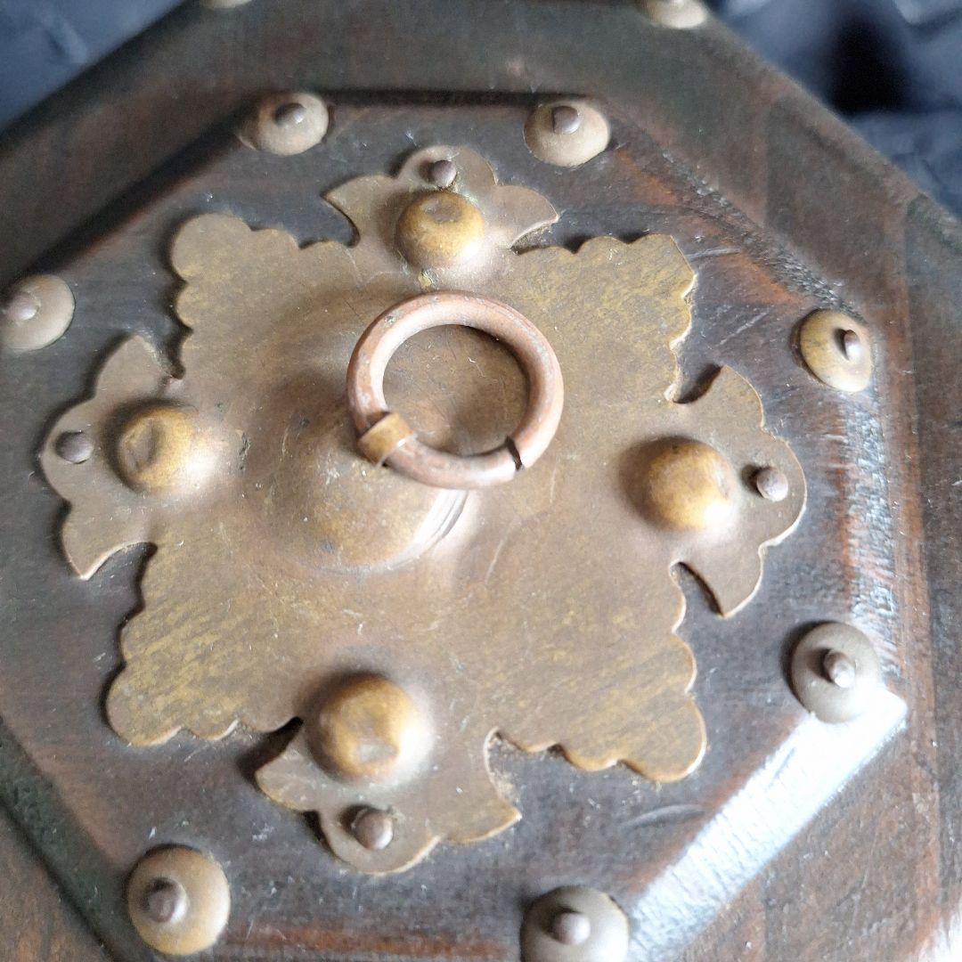 韓国　李朝家具　アンティーク　八角形ボックス 木製に金属の装飾　関貫つき