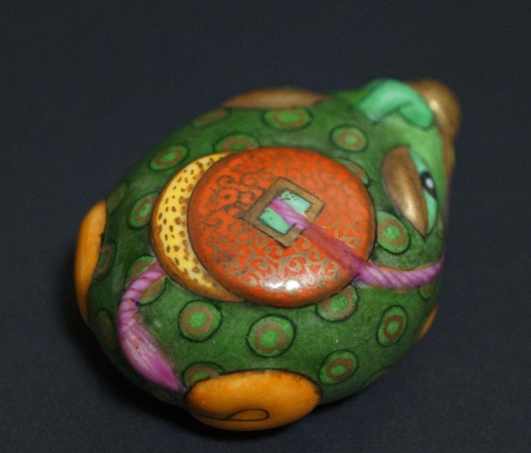 清 乾隆年製 陶胎珐琅(エナメル)彩色絵 造形 金蟾鼻煙壷 嗅ぎタバコ 喫煙具