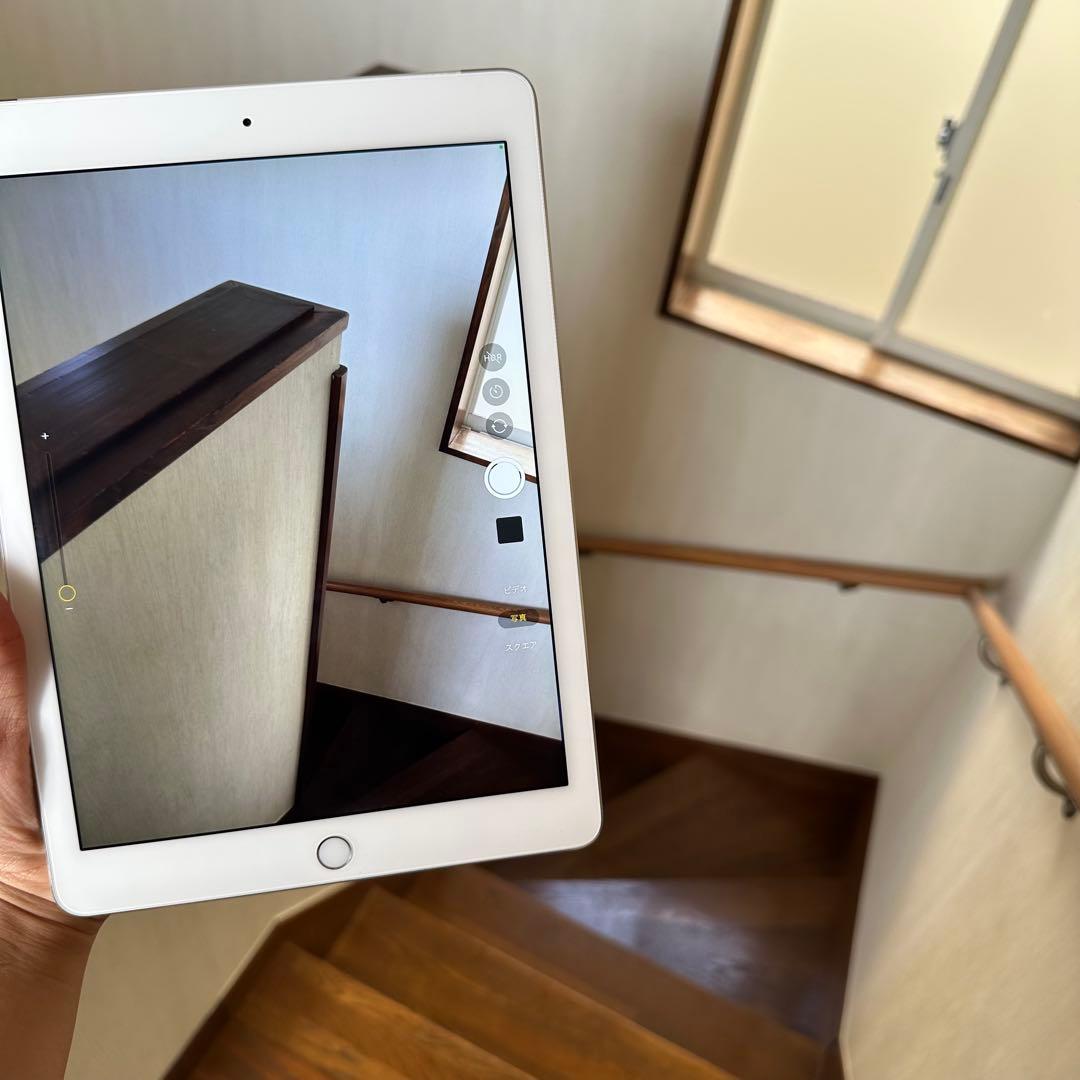 【美品】Apple iPad Air 第2世代 シルバー 9.7インチ 32GB