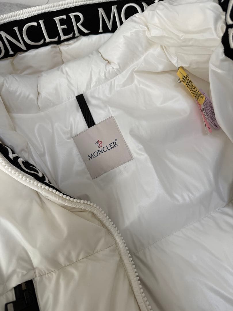 専用となります。MONCLER ホワイト ダウンジャケット　メンズ　白