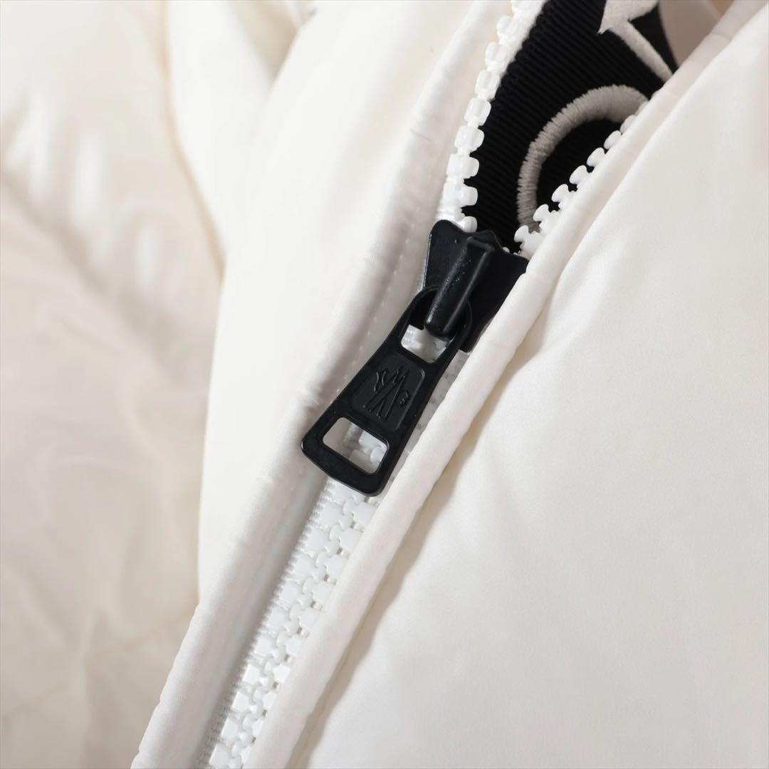 専用となります。MONCLER ホワイト ダウンジャケット　メンズ　白