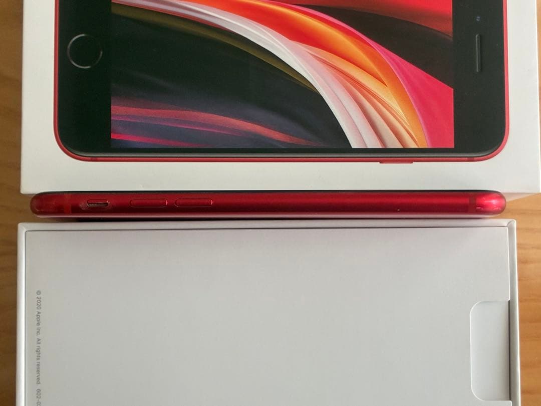 iPhoneSE第2世代　64GB レッド　新品イヤホン、電源アダプタ、箱付