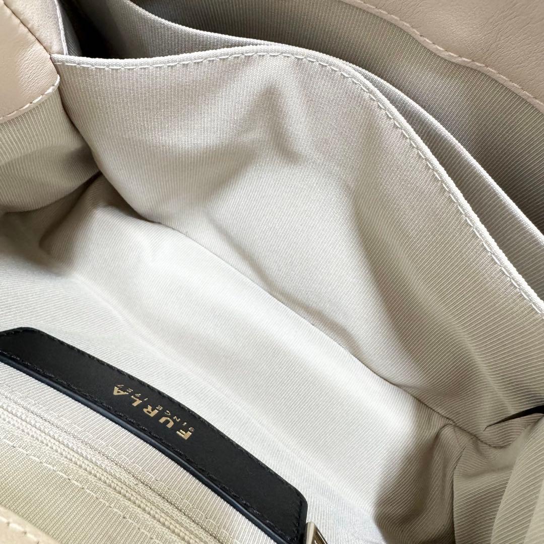 現行 フルラ ヌヴォラ ショルダーバッグ アーチロゴ　レザー ピンクベージュ