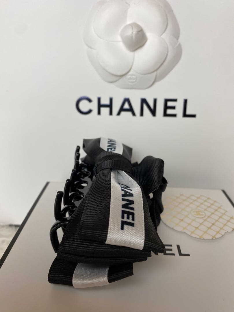 CHANEL リボン付きヘアクリップノベルティ箱ショッパー付き新品未使用品！