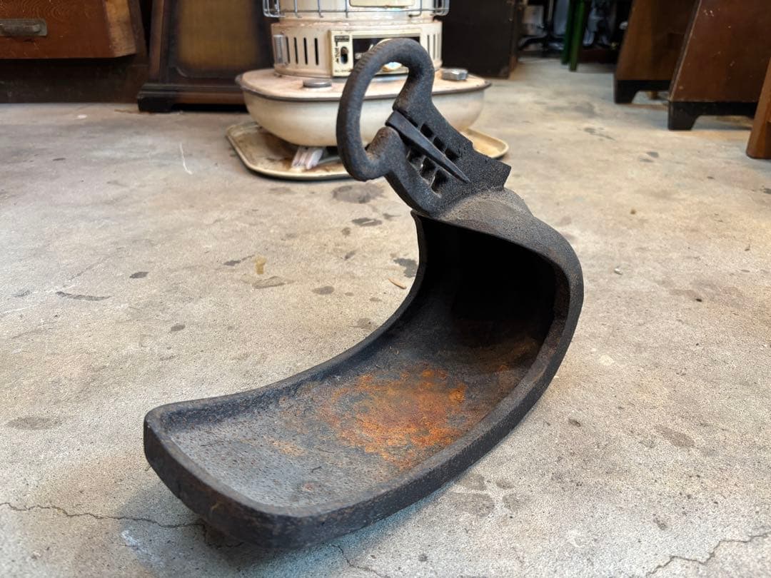 アンティーク 古道具 金鉄製 鐙 あぶみ舌長鐙 武具 馬具 馬術 鞍 くら