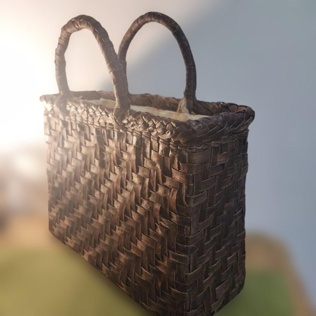 ゆ*ン様 胡桃の皮網代編み籠バック　中　約高さ23横30幅10
