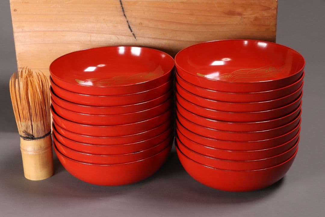 時代輪島塗 蒔絵付朱塗木皿 十九客 波千鳥 片輪車 金蒔絵 天然木【MA368】