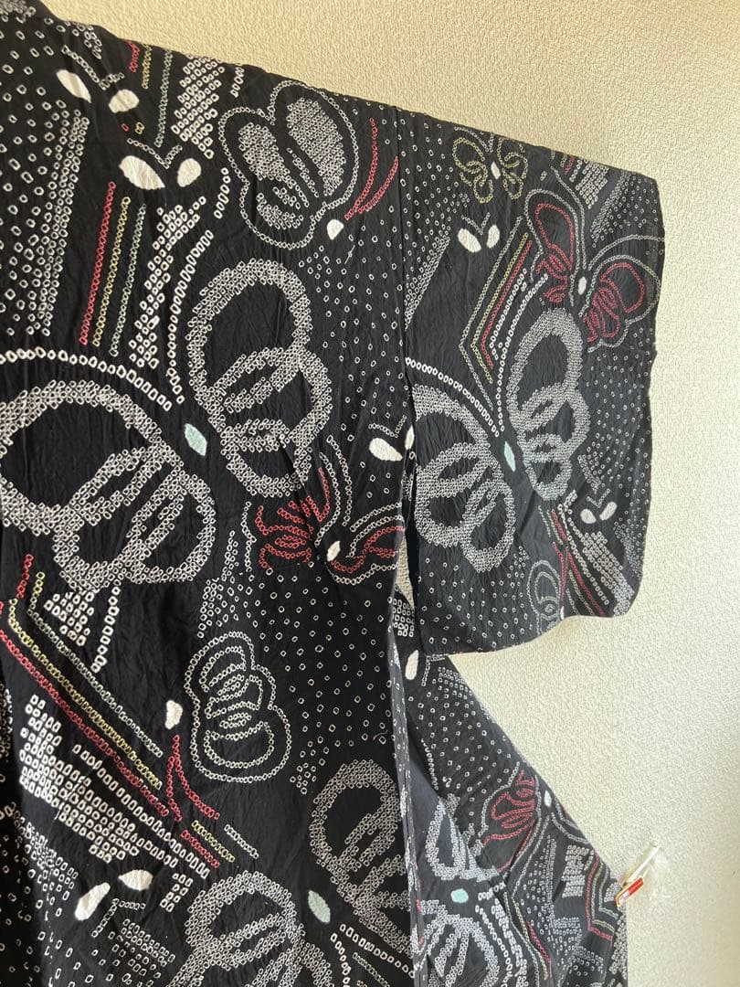 絞り浴衣　有松　おしゃれ　チョウ文様　美品　黒地