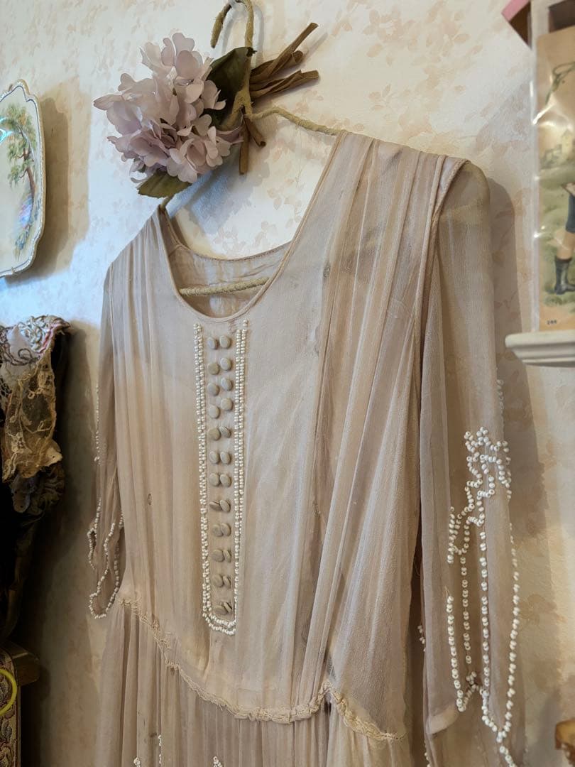 フランスアンティーク　絹シルクのエクリュカラー刺繍入りチュールドレス