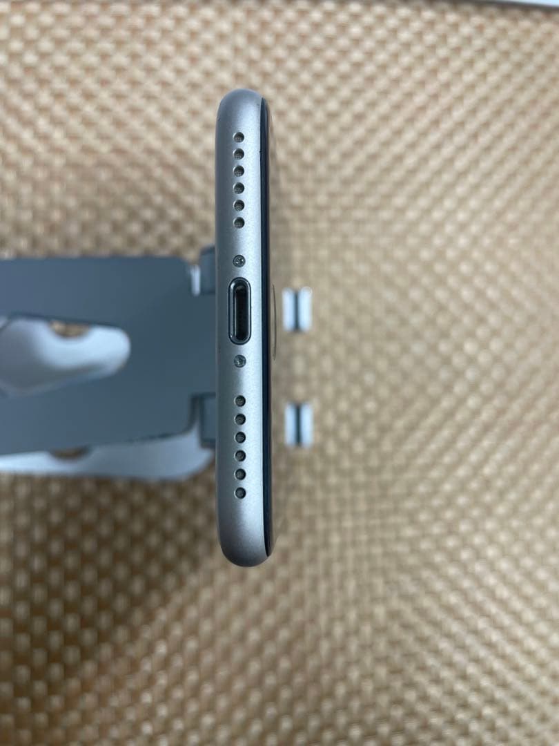 iPhone SE 第3世代 64 GB スターライトSIMフリー【4201】