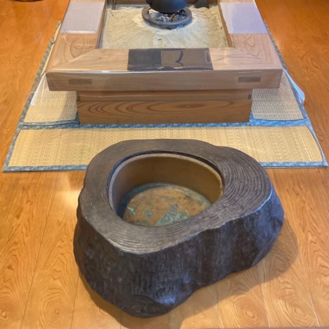 古い味のある火鉢 囲炉裏 座卓 木製 銅製 切り株 くり抜き 縁付 大型 レトロ