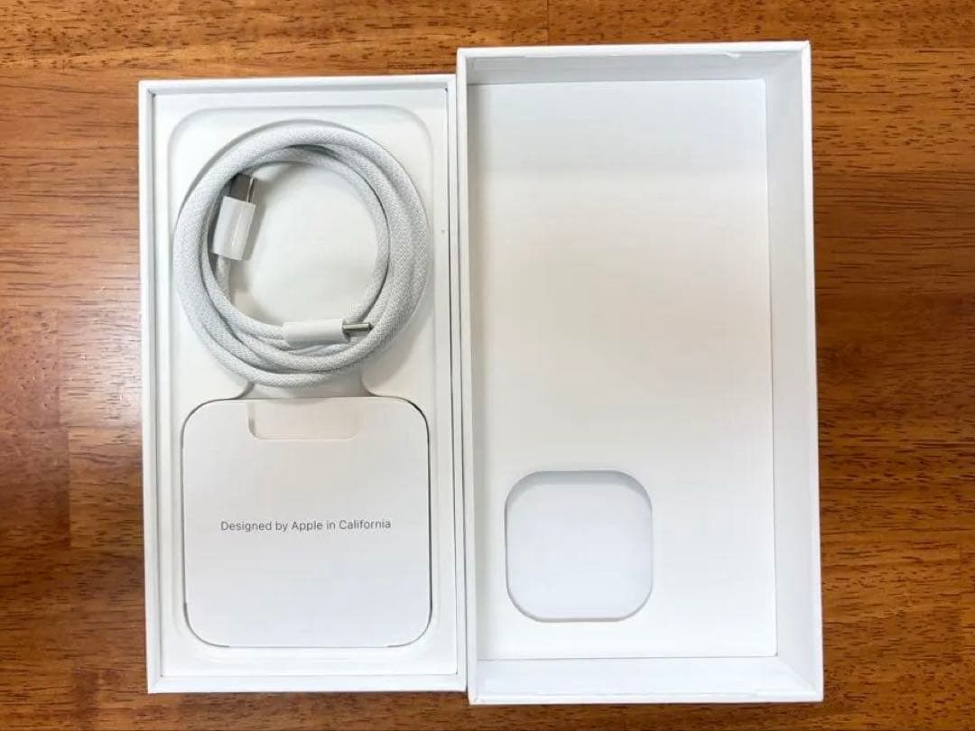 【美品】iPhone 15 Pro 128GBホワイトチタニウム　箱付き