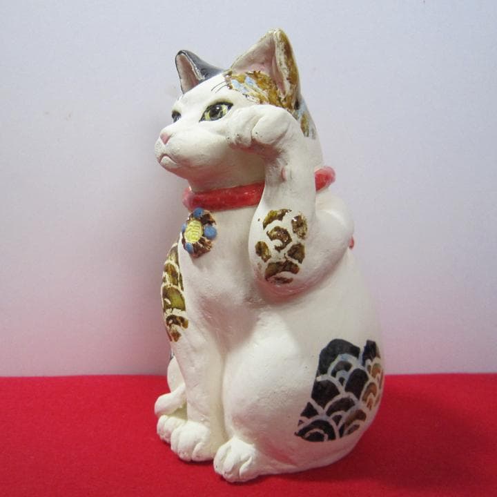 招き猫　作家　新品　三毛猫　青海波模様　陶器　縁起物　置物