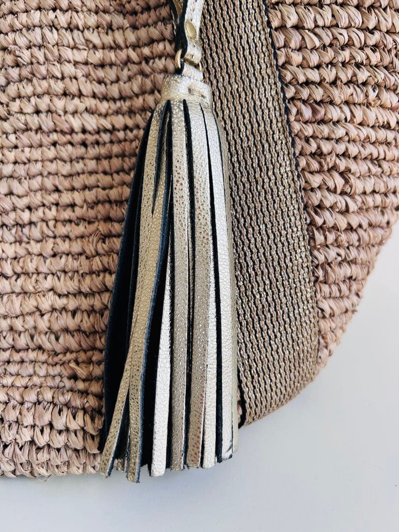 VIOLAD'ORO ゴールド　かごバッグ タッセル付き ヴィオラドーロ