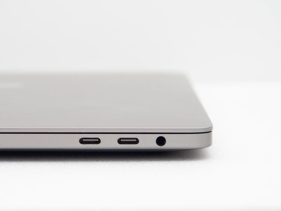 MacBook Pro 2019 15インチ i9 / 32GB / 1TB