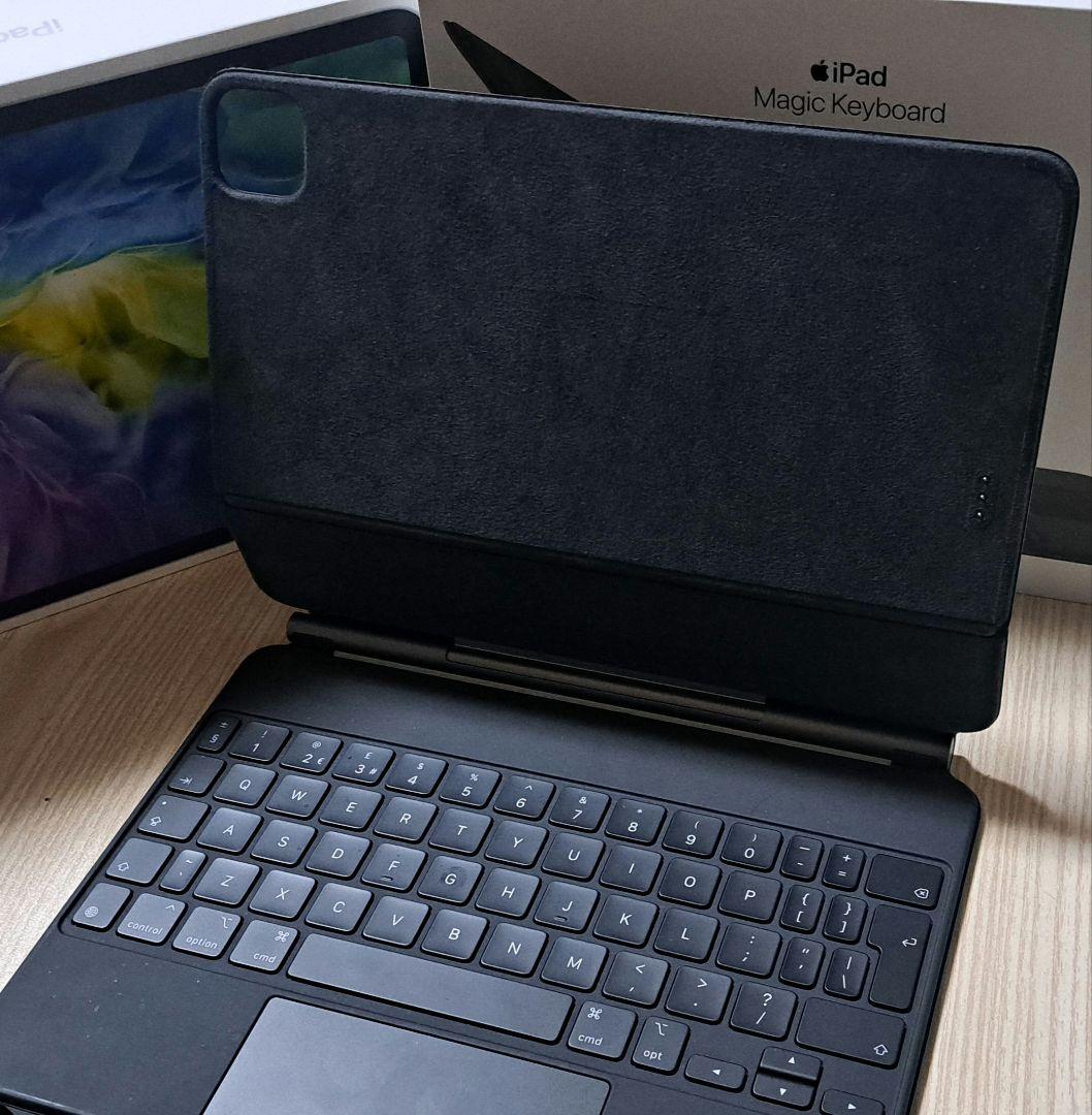 【極美品】iPad Pro 11インチ & Magic Keyboard 箱付き