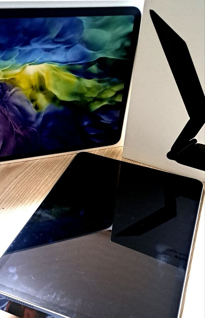 【極美品】iPad Pro 11インチ & Magic Keyboard 箱付き