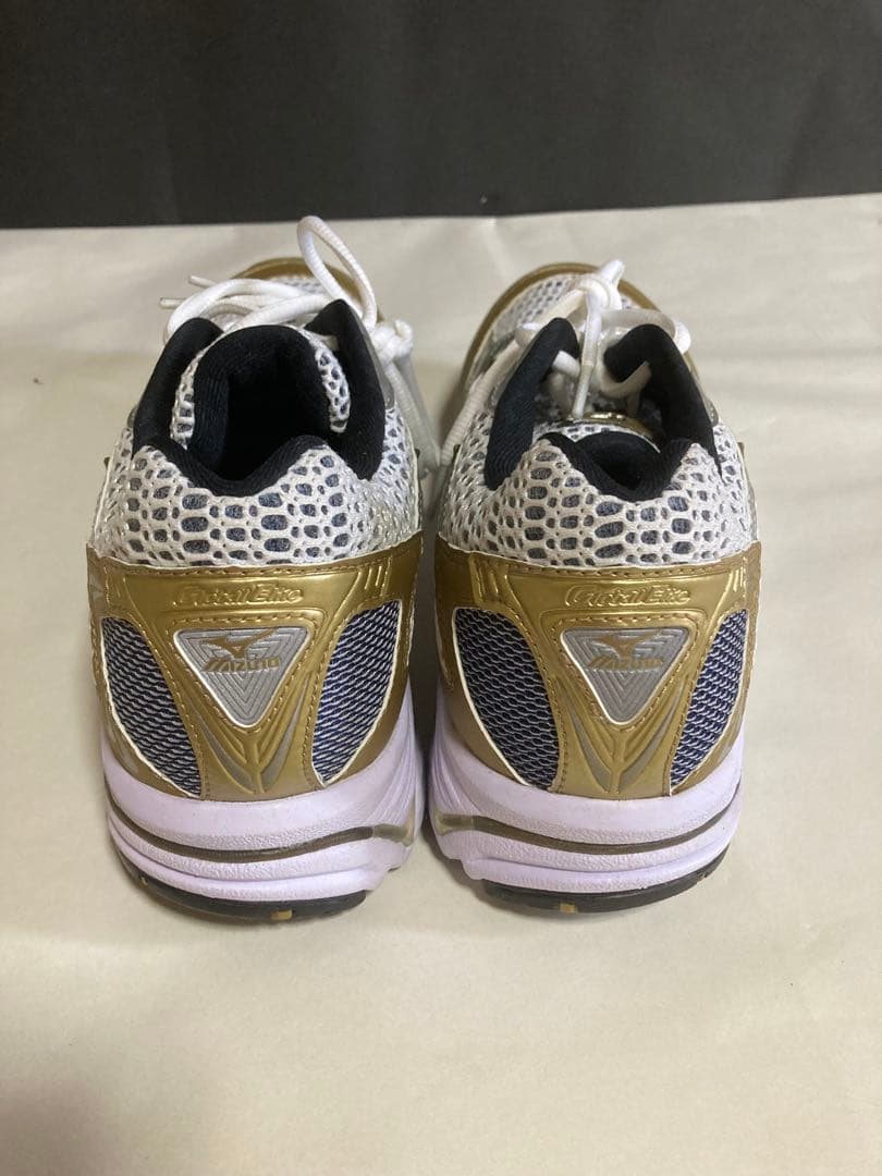 ミズノグローバルエリートトレーニングシューズ27cmタグ無し未使用自宅保管品