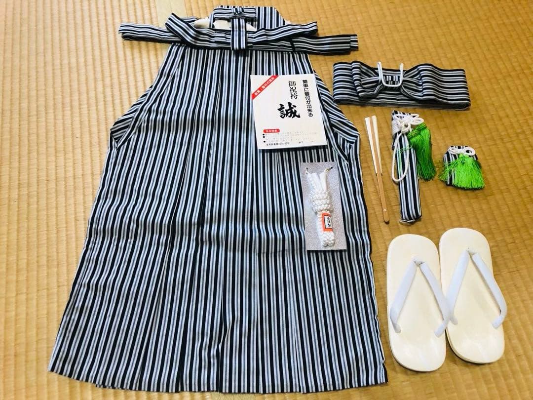 【7歳用訳あり一部新品未使用品】着物一式 黒と白 伝統的な和柄