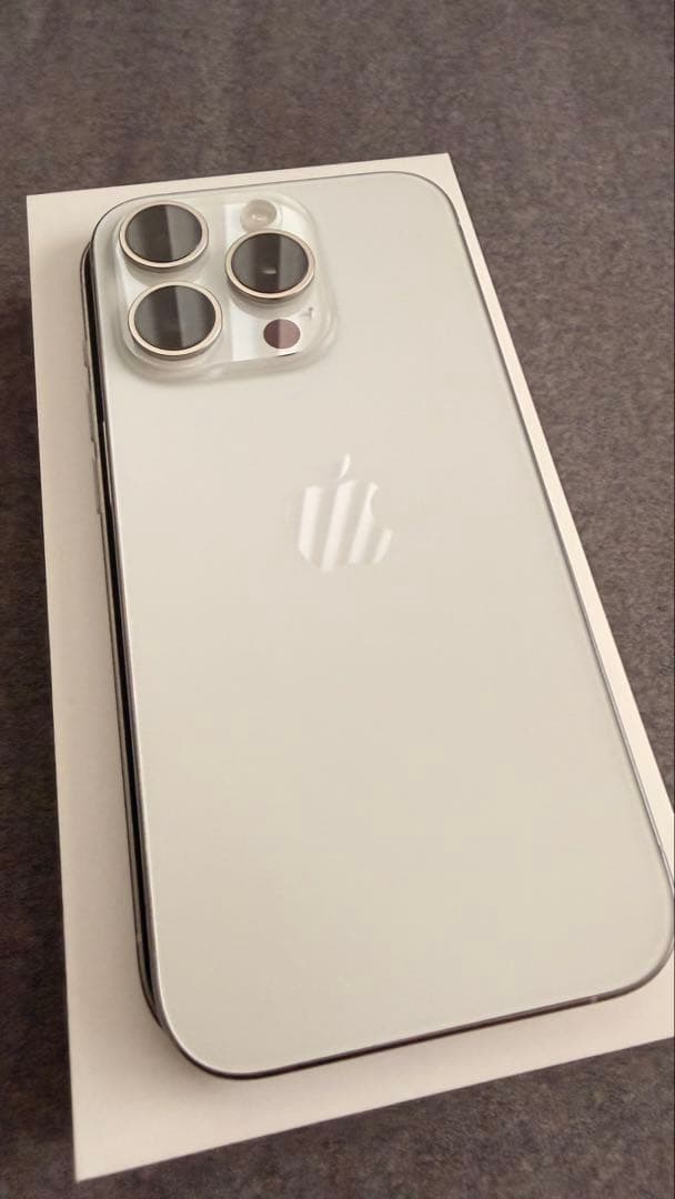 iPhone 15 Pro 256GB ホワイトSIMフリー 【バッテリー良好】