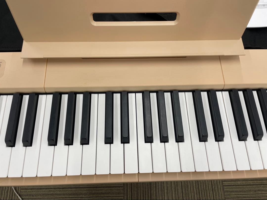 電子ピアノ　88鍵盤　充電タイプ　スリム軽量 オークベージュ