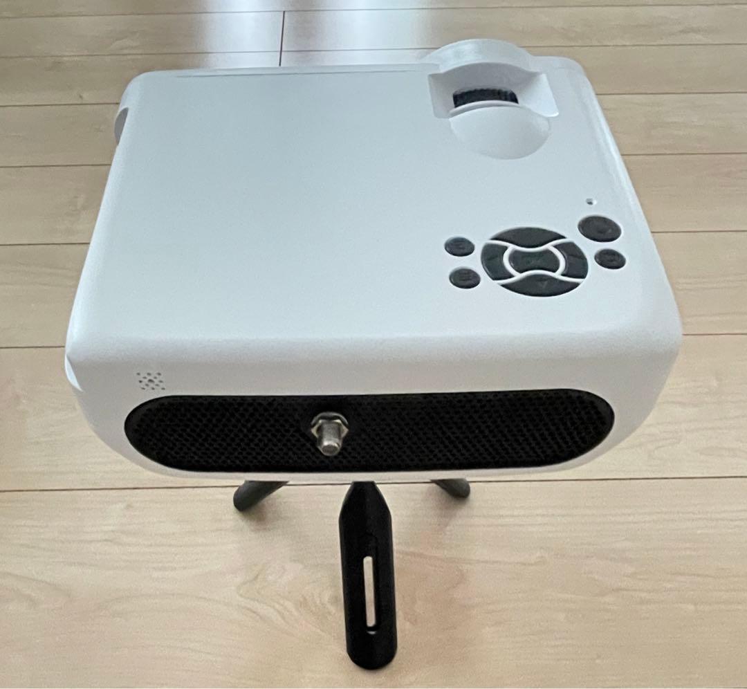 値下げ❗️ 地デジチューナー搭載　ホワイトプロジェクター 本体 リモコン付き