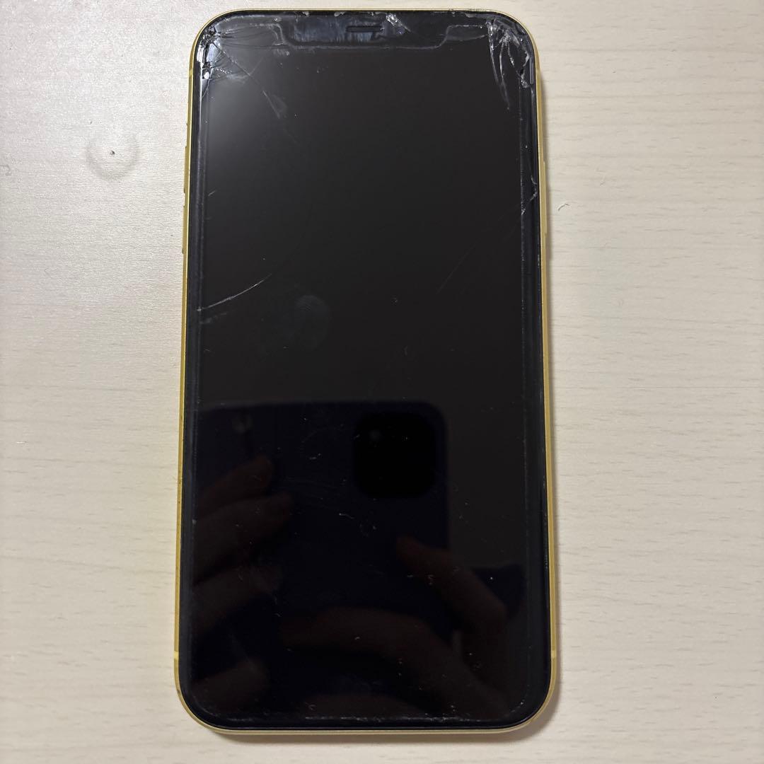 Apple iPhone 11 イエロー 画面にひびあり