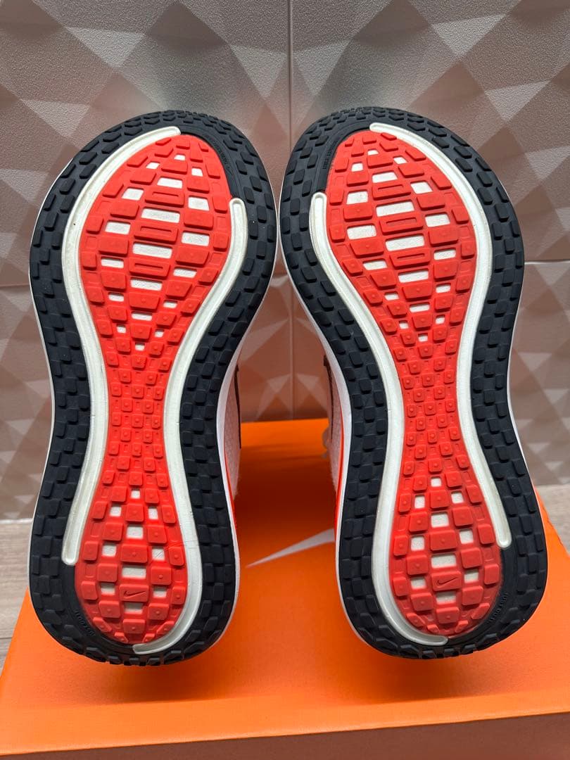 ナイキ　ボメロプラス　27cm