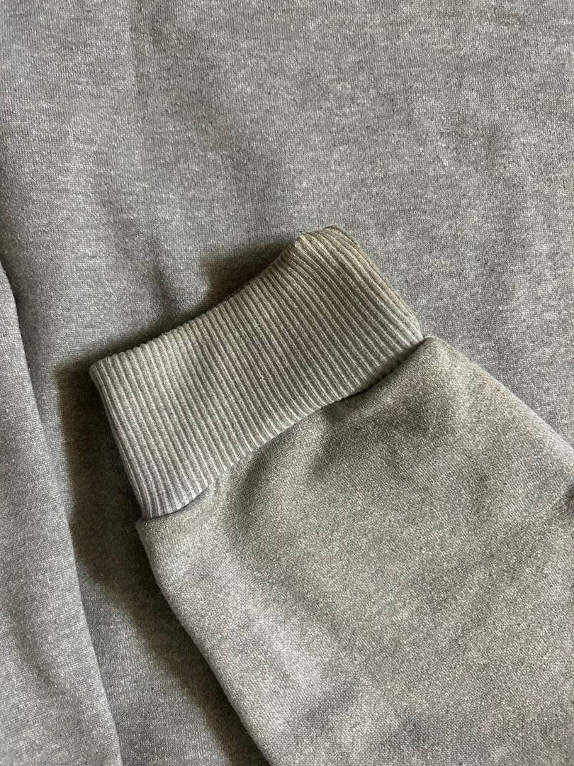 EGOZARU トレーナーとパンツのセットアップ