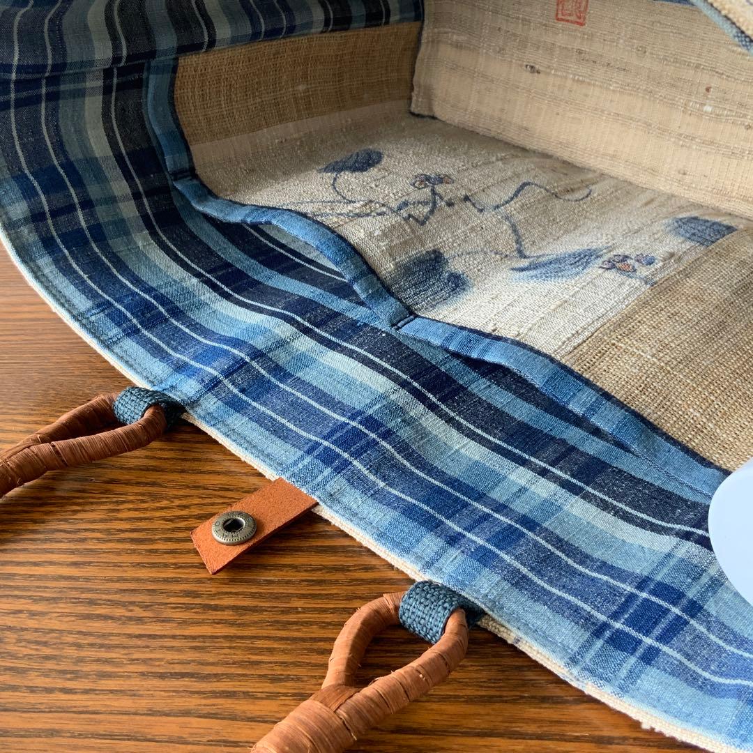 紬帯　藍色の蔓と葉と実　リメイク　山葡萄ハンドルバッグ