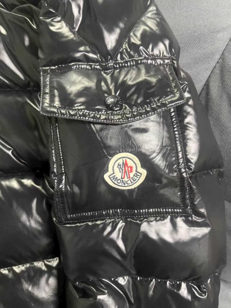 MONCLER ブラック フード付きダウンジャケット