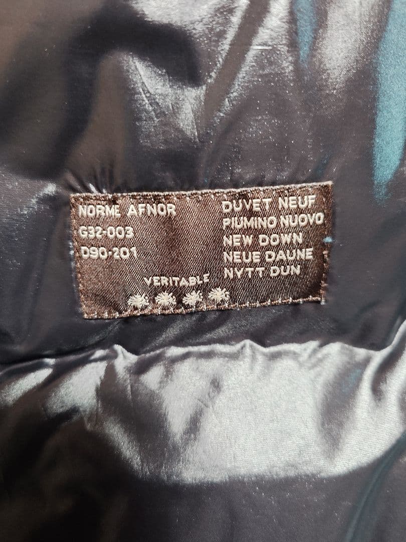 MONCLER ブラック ダウンジャケット G32-003