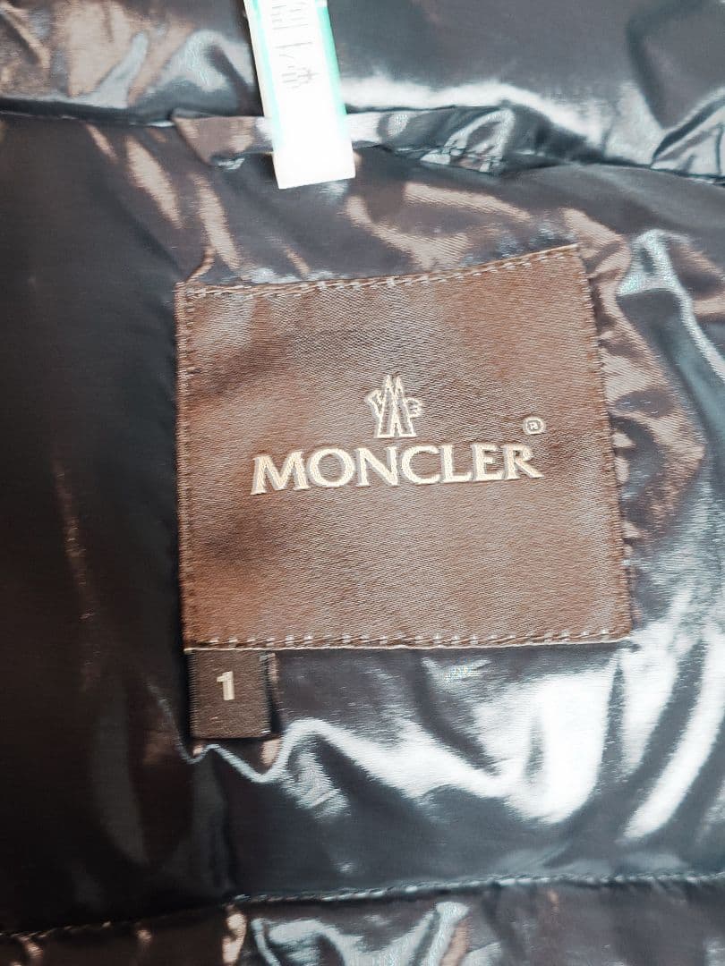 MONCLER ブラック ダウンジャケット G32-003