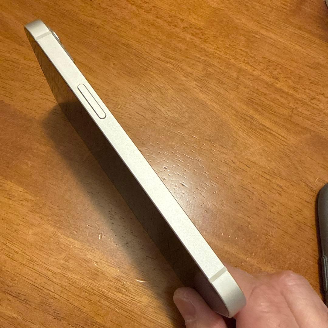 Apple iPhone13 スターライト 128GB 海外正規品 SIMフリー