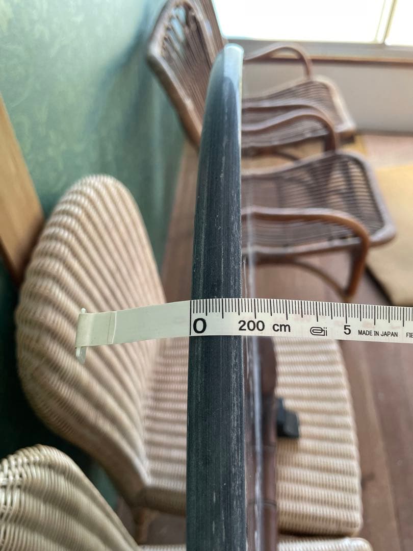 庵治石　石の龍　龍の彫刻　ドラゴン絵柄の円形置物　直径61㎝　高さ78㎝　木製台