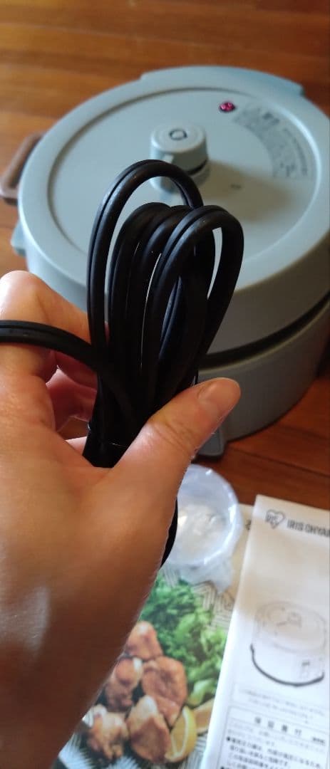 アイリスオーヤマ　未使用の電気圧力鍋3.0L グレー 付属品あり