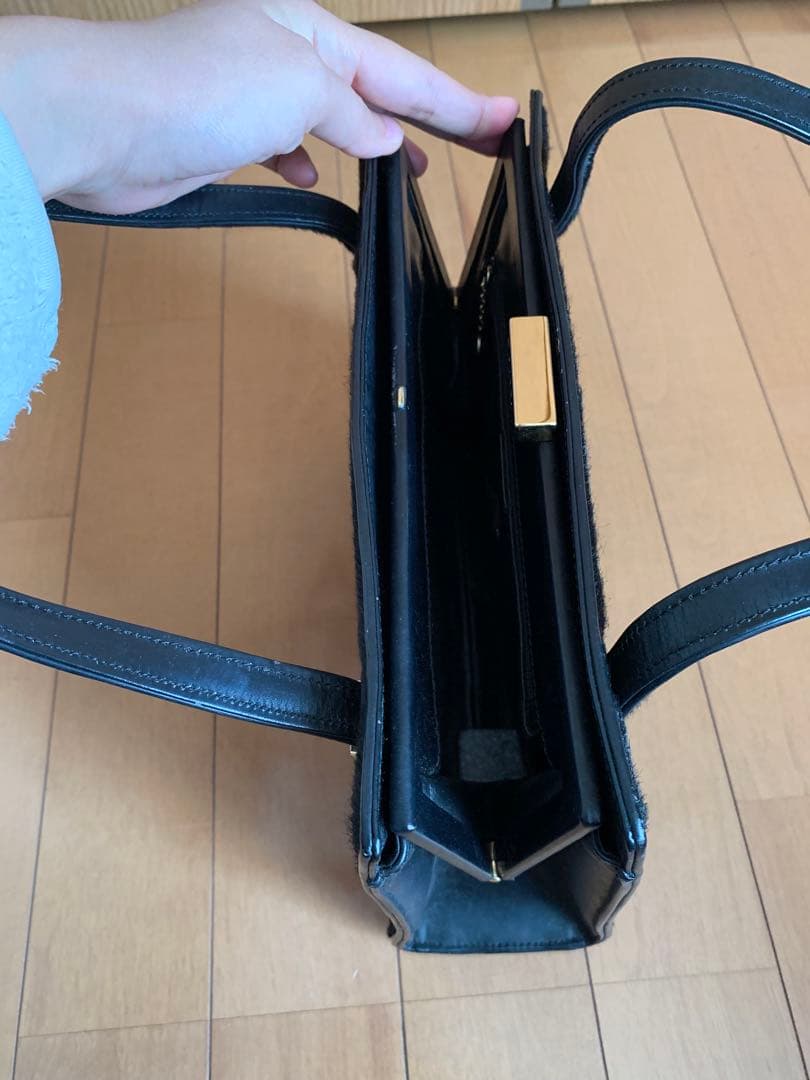 GUCCI ブラック ハンドバッグ　フェラガモの保存袋付き