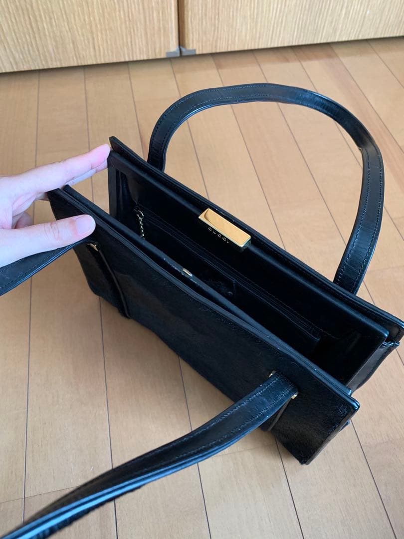 GUCCI ブラック ハンドバッグ　フェラガモの保存袋付き