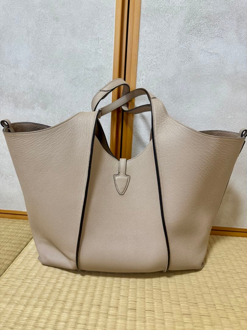 TOD'S タイムレスレザートートバッグ　ミディアム