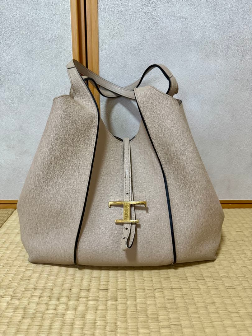 TOD'S タイムレスレザートートバッグ　ミディアム