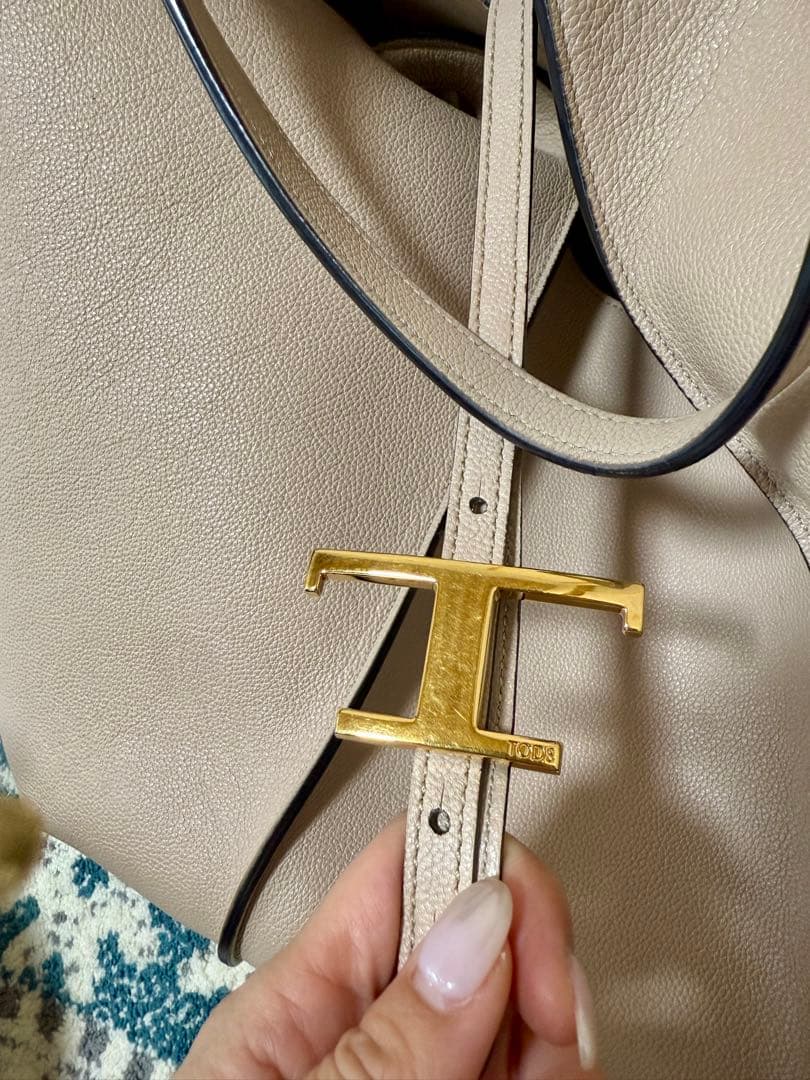 TOD'S タイムレスレザートートバッグ　ミディアム