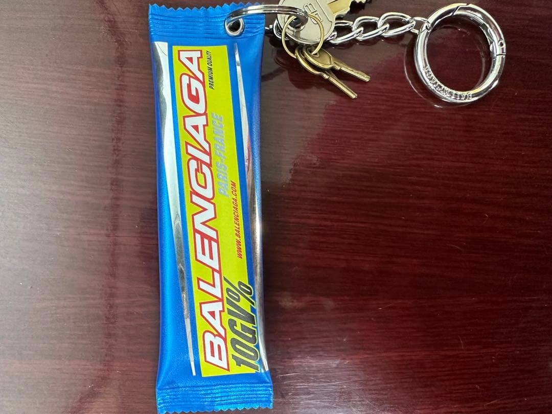 BALENCIAGA キーリング ロゴ入り　新品同様