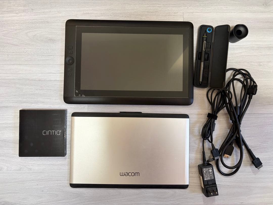 Cintiq 13HD液晶ペンタブレット DTK-1300/K0 wacom