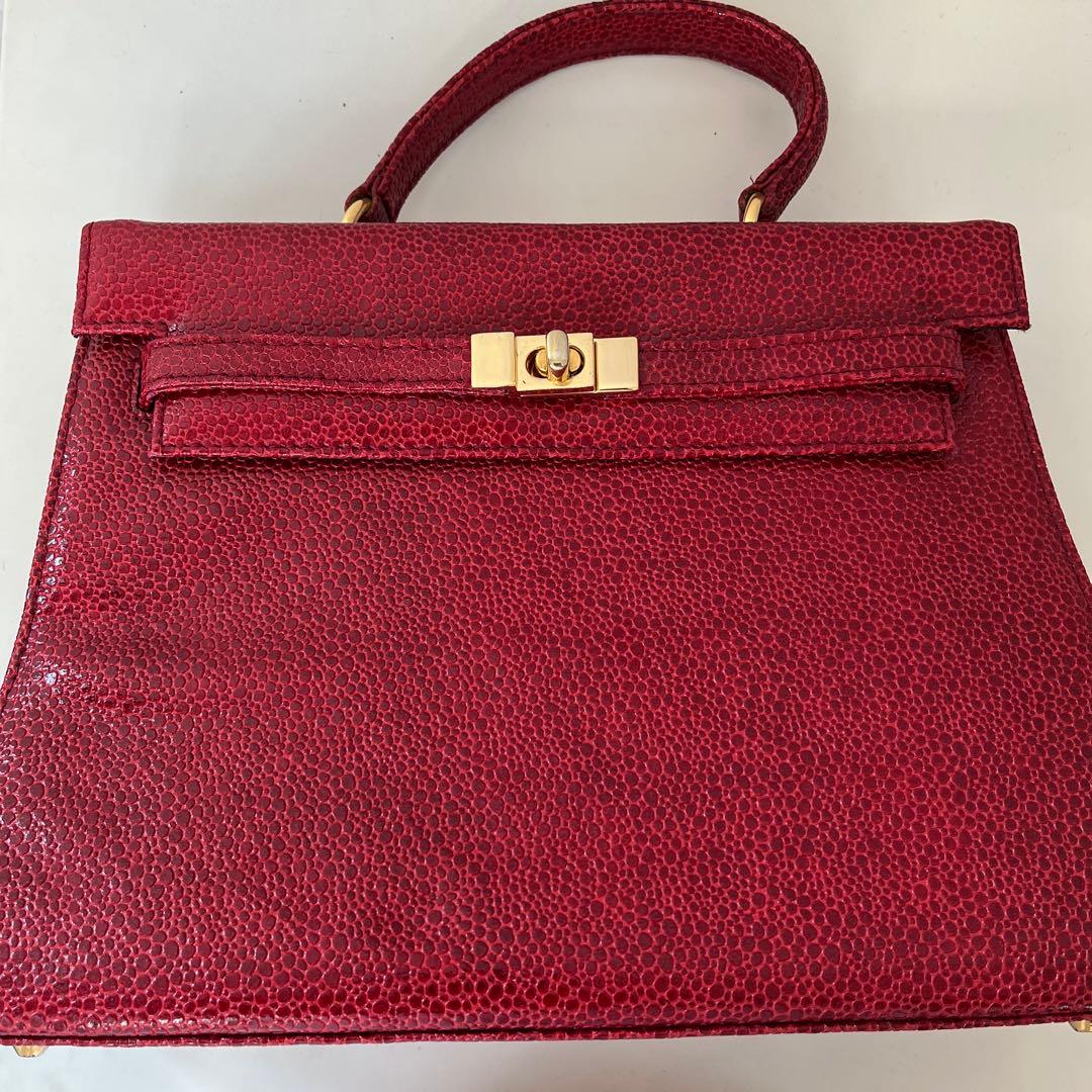 イタリア　レザー　ハンドバッグ　金具付き　ワンハンドル　ハイクラス　高級　本革