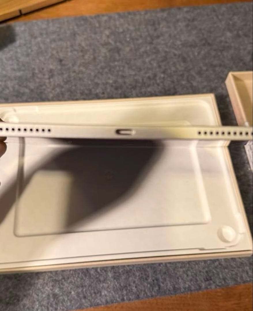 Apple iPad Air 第5世代 スターライト　ジャンク