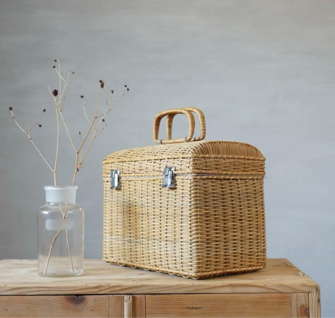 ヴィンテージ の籐あみのバスケット