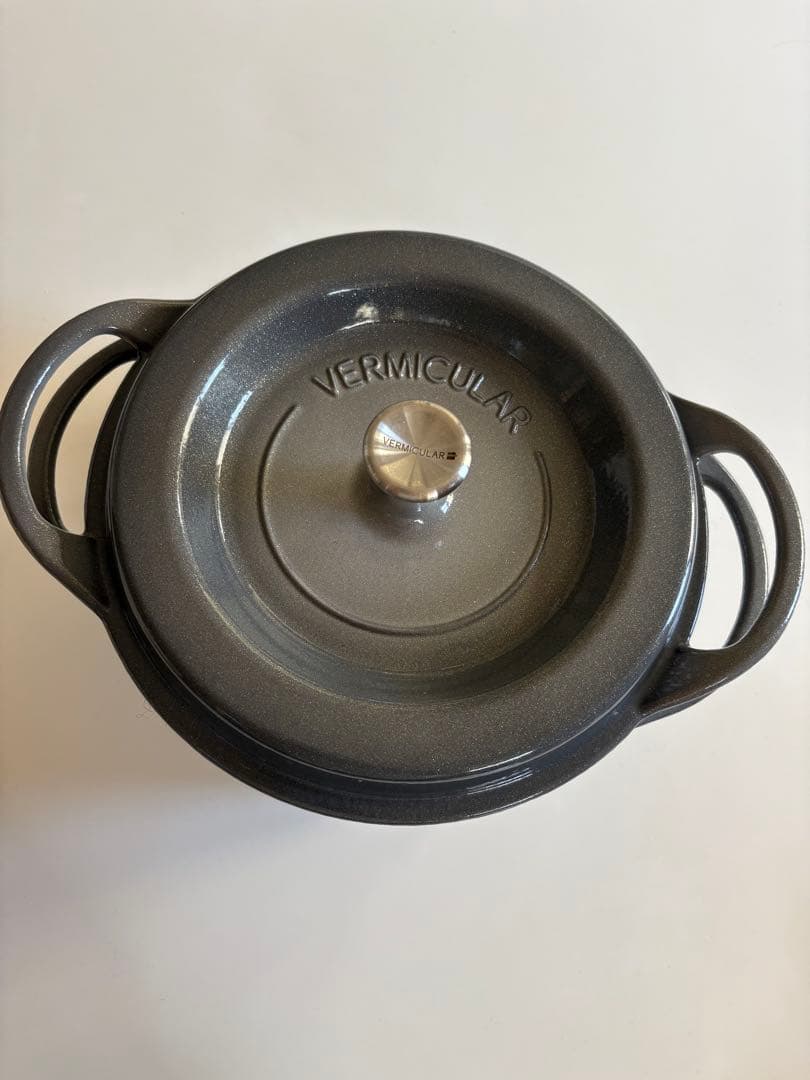 ◇VERMICULARオーブンポットラウンド22cmレシピ付き(1度のみ使用)◇