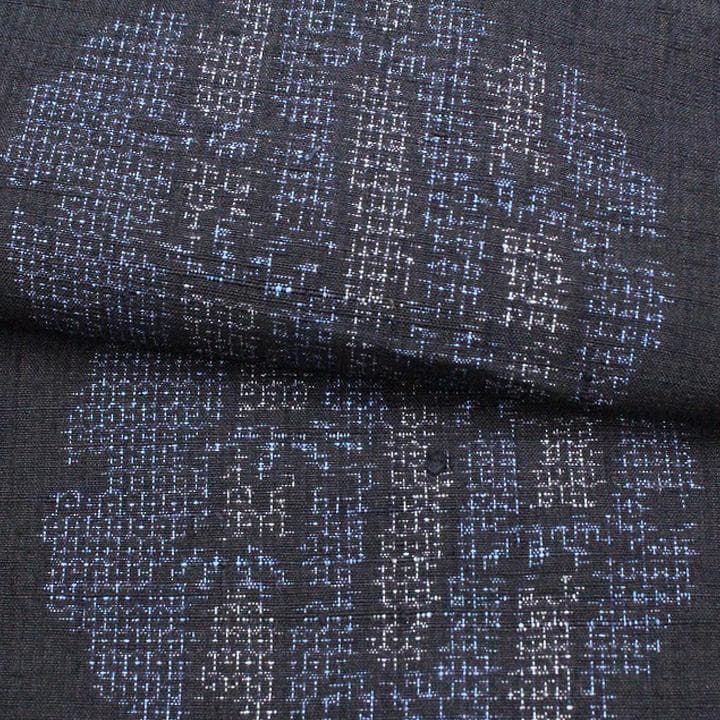 【重要無形文化財　本場結城紬】 ～百亀甲絣～　お洒落な雪輪文　新品のお着物です