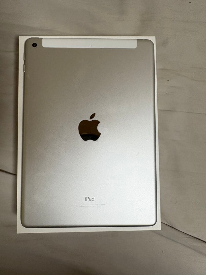 Apple iPad (第6世代) 128GB simフリーバテッリ容量98%